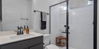 Huge 4-Bedroom Home in Del Valle For Rent Gallery 18
