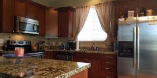 3 Bed Townhome with Mountain Views and Community Pool 3 Bed Townhome with Mountain Views and Community Pool Gallery 5
