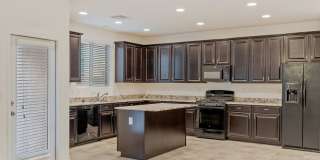 3 Bedroom, 2.5 Bath SFR in Mountains Edge Gallery 1