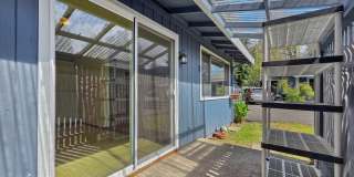 2 Bed, 1 Bath Duplex in Prime Olde Town Issaquah Location with a Yard Gallery 16