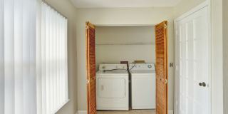 Fully Renovated Corner 2/1 Unit Gallery 15
