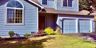 Stunning 4 Bedroom/2.5 bath- Move-In Ready Home with Private Backyard Stunning 4 Bedroom/2.5 bath- Move-In Ready Home with Private Backyard Gallery 3