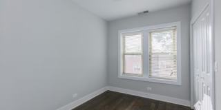 3917 N Janssen Gallery 6