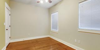2/1 Condo Near UT and Darrell K Royal Field Gallery 11