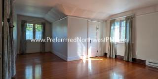 Vintage Upstairs 1 Bedroom Apartment in the Whiteaker! Gallery 1