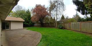 Gorgeous Home with Granite Counters and Custom Built-ins! Gallery 10