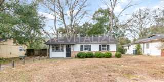 3 Bed/1 Bath Home with Large Yard and Fence! Gallery 1