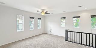 Welcoming 2B/2BA Condo with Balcony, In-Unit Laundry and Pool Access. Gallery 6