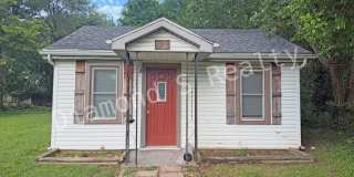 Adorable 2 Bed/1 Bath Home Adorable 2 Bed/1 Bath Home Gallery 1