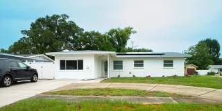 Stylish Heated Pool House  Near the Beach Gallery 26