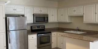 DOWNSTAIRS CONDO IN GATED COMMUNITY Gallery 1