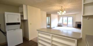 SHORT TERM RENTAL FOR SPRING 2026! 3 Bedroom, 2 Bathroom Penthouse Condo Gallery 25