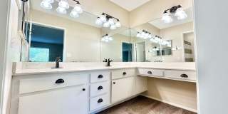 Beautifully Remodeled Upstairs Condo Unit with Private Balcony Patio in Downtown Fallbrook! Gallery 22