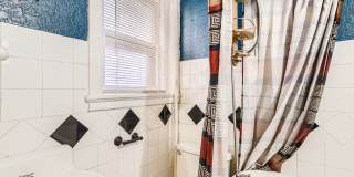 Charming 1BR Townhome in Capitol Hill Gallery 15
