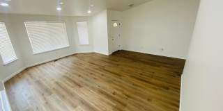Gorgeous Remodeled Spacious 4 bedroom Gallery 10