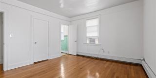 245 W Walnut Street Gallery 14