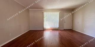 ***MOVE IN SPECIAL***UTILS INCLUDED : ONE BEDROOM UPSTAIRS CONDO Gallery 17