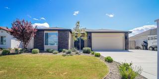 Northwest w/RV Parking 3 bedroom 2 Bath Gallery 1