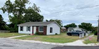3 Bedrooms 2 blocks to water & Morehead City Waterfront in Historic Walking District of Morehead City Gallery 1