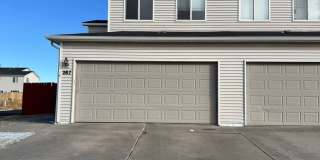 Corner Lot Townhouse, newly painted, new carpet Gallery 1