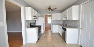 COMING SOON!! 4 Bedroom and 2 Bath Home (Pets Considered) Gallery 10
