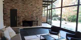 Incredible 3-Bedroom Mid-Century Stunner on Mercer Island! Huge Yard and Central A/C!! Gallery 1