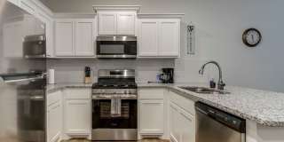 Cozy 3-Bed Retreat in Yukon - Fully Furnished & All Utilities Included Gallery 9