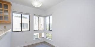 2BR/2.5BA Townhouse with Bay Views + 3 Decks | 2-Car Garage | San Carlos | YouTube Tour Gallery 22
