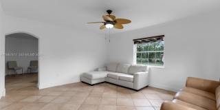 9840 SW 60th St Gallery 7