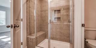 Room in 4 Bedroom Home at Tears Ln Gallery 4
