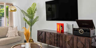 Luxury Oasis with Pool in Palm Springs (Monthly Only - No Long Term) Gallery 26