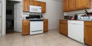 Large 5 bed in allston Gallery 9