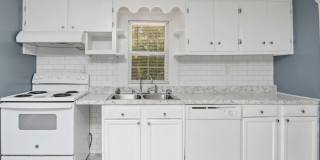 Charming 2 Bedroom Home, close to USC & located on a Large Lot! Gallery 11