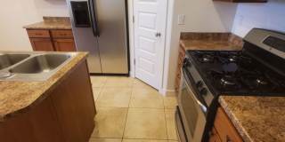 Huge 2 Bedroom Townhome for Rent at The District! Gallery 1