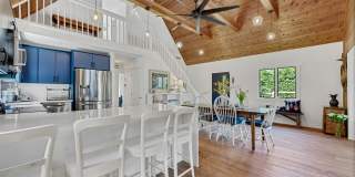 25 Miami Avenue Gallery 5