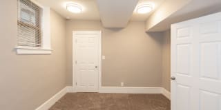 The Manor Gallery 31