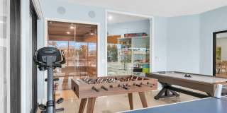 319 S Riverside Drive Gallery 68