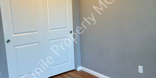 A beautiful 3 bedrooms and 2.5 bathrooms townhouse located in Milwaukie city. Gallery 13