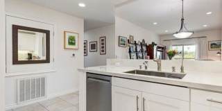 2 bd/ 2 bth Top Floor Corner Unit with Premium Upgrades & Resort Style Amenities Gallery 4