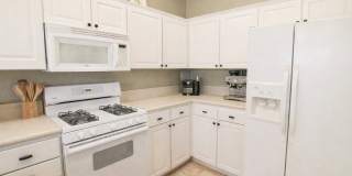 Beautiful 3 Bed, 2.5 Bath Townhome with A/C and 2-Car Garage Gallery 8