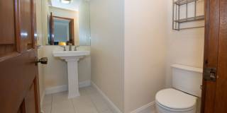 DeLong Lake Condo Gallery 10