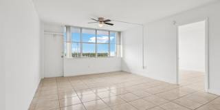 Grand Island Square - 3 Miles to Aventura Mall Gallery 30