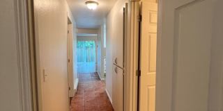2 Bedroom Condo in Lake Oswego Gallery 5
