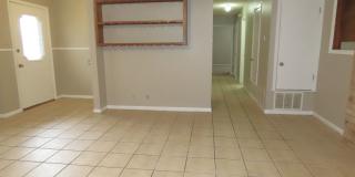 South Tyler! 3 Bedroom, 2 Bath Duplex w/Garage Gallery 6