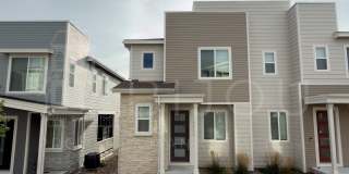 Beautiful Townhome located near Constitution Ave! Gallery 1