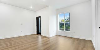 5350 1/2 Oakland Street Gallery 9