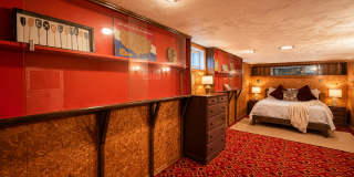 Charming Downtown Historic Fully Furnished Rental Gallery 13
