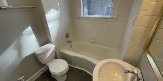 Adorable Hillcrest Bungalow with 3 bedrooms and 2 bathrooms. Gallery 9