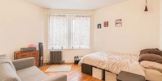 Fantastic 4-bed, 1.5 bath Unit in Brookline Gallery 3
