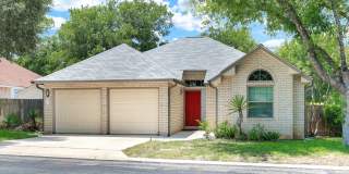 Serene Oasis: Stunning Backyard and Prime Location Gallery 1